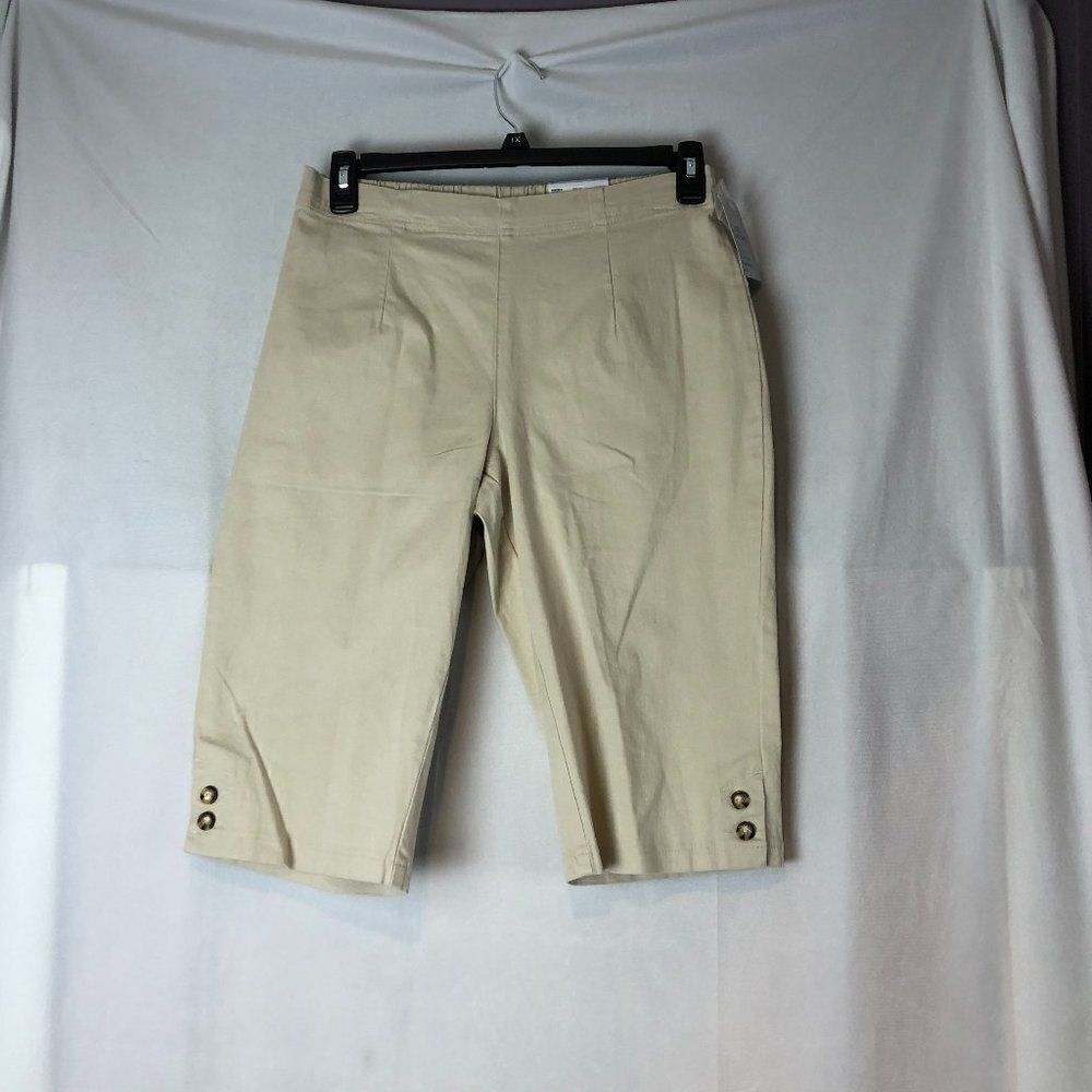 Croft & Barrow skimmer mid rise khaki capris size 12P. NWT